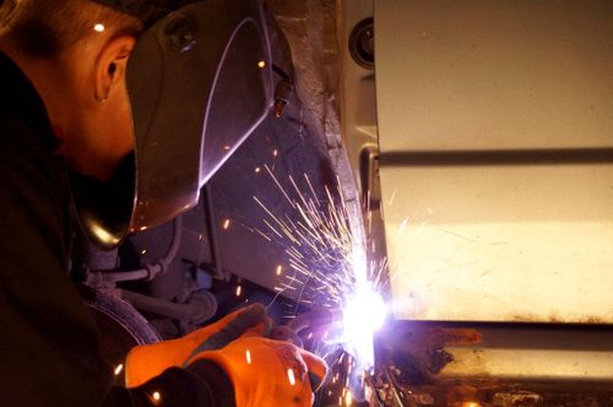 Přenosná elektrodová svářečka usnadňuje práci mimo dílnu
